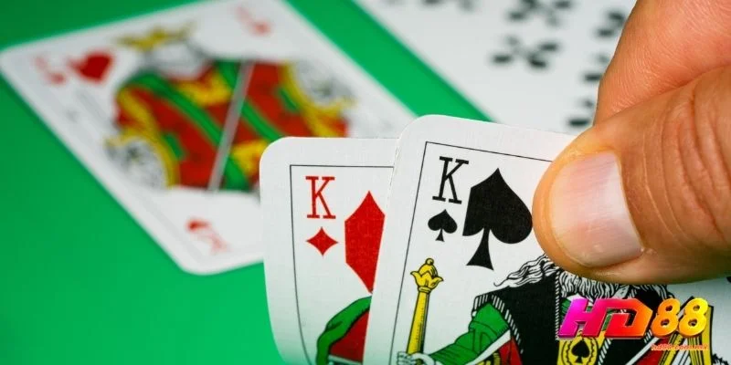 Giới thiệu luật bài poker cơ bản và cách vận hành 