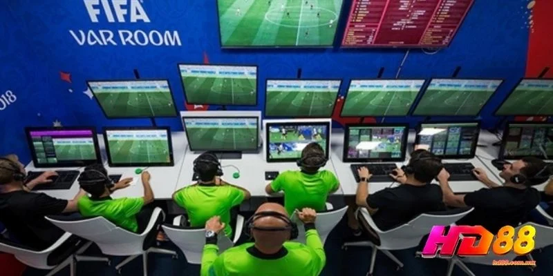Mô tả cách VAR hoạt động trong các trận đấu